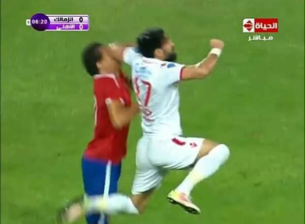 ضرب باسم مرسي مهاجم الزملك لوجه سعد سمير مدافع الاهلي